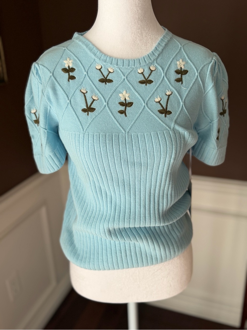CeCe Cotton Shortsleeve Emroidered Flower Ribbed Sweater Light Blue NWT Size XS